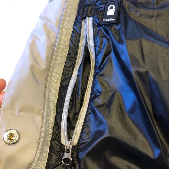 Calvin Klein Quilted Zip Button Faux Fur Adjustable Hood with zip pockets Medium - Picture 10 of 14